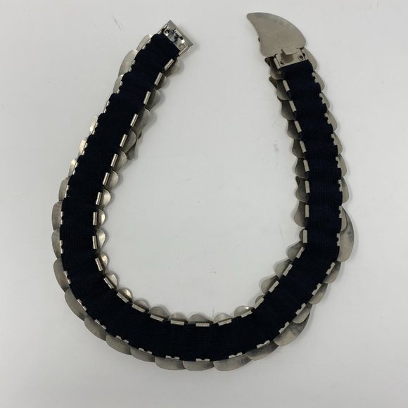 vintage unbranded metal scalloped stretch belt